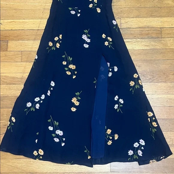 Reformation The Fulton Midi Dress in Navy Floral, size 4 - Picture 5 of 16